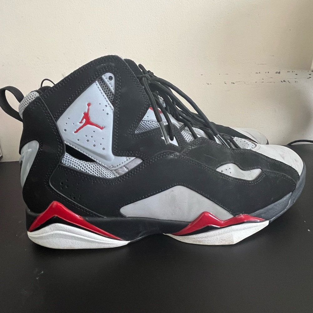 Jordan true flight varsity red and black